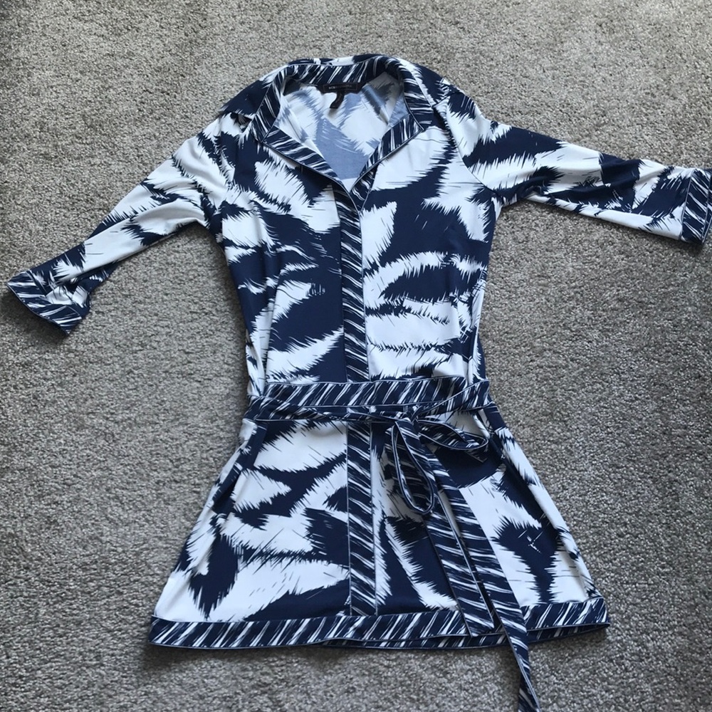 BCBG MAXAZRIA blue and white printed dress
